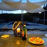 Apartmán Superbe 35 M2, Piscine, 2 Pieces, Calme, Parking Prive, Jardin, Pont Du Gard 10 Mn #1