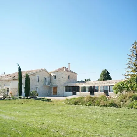 Superbe 35 M2, Piscine, 2 Pieces, Calme, Parking Prive, Jardin, Pont Du Gard 10 Mn #1 Apartmán *