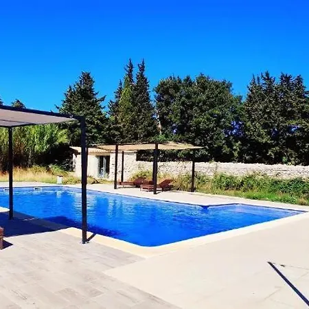 Апартаменты Superbe 35 M2, Piscine, 2 Pieces, Calme, Parking Prive, Jardin, Pont Du Gard 10 Mn #1