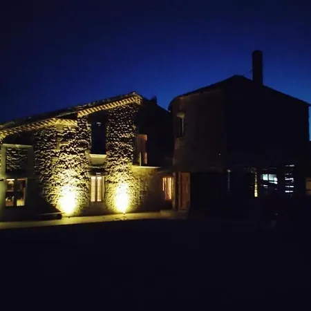Superbe 35 M2, Piscine, 2 Pieces, Calme, Parking Prive, Jardin, Pont Du Gard 10 Mn #1 Apartmán